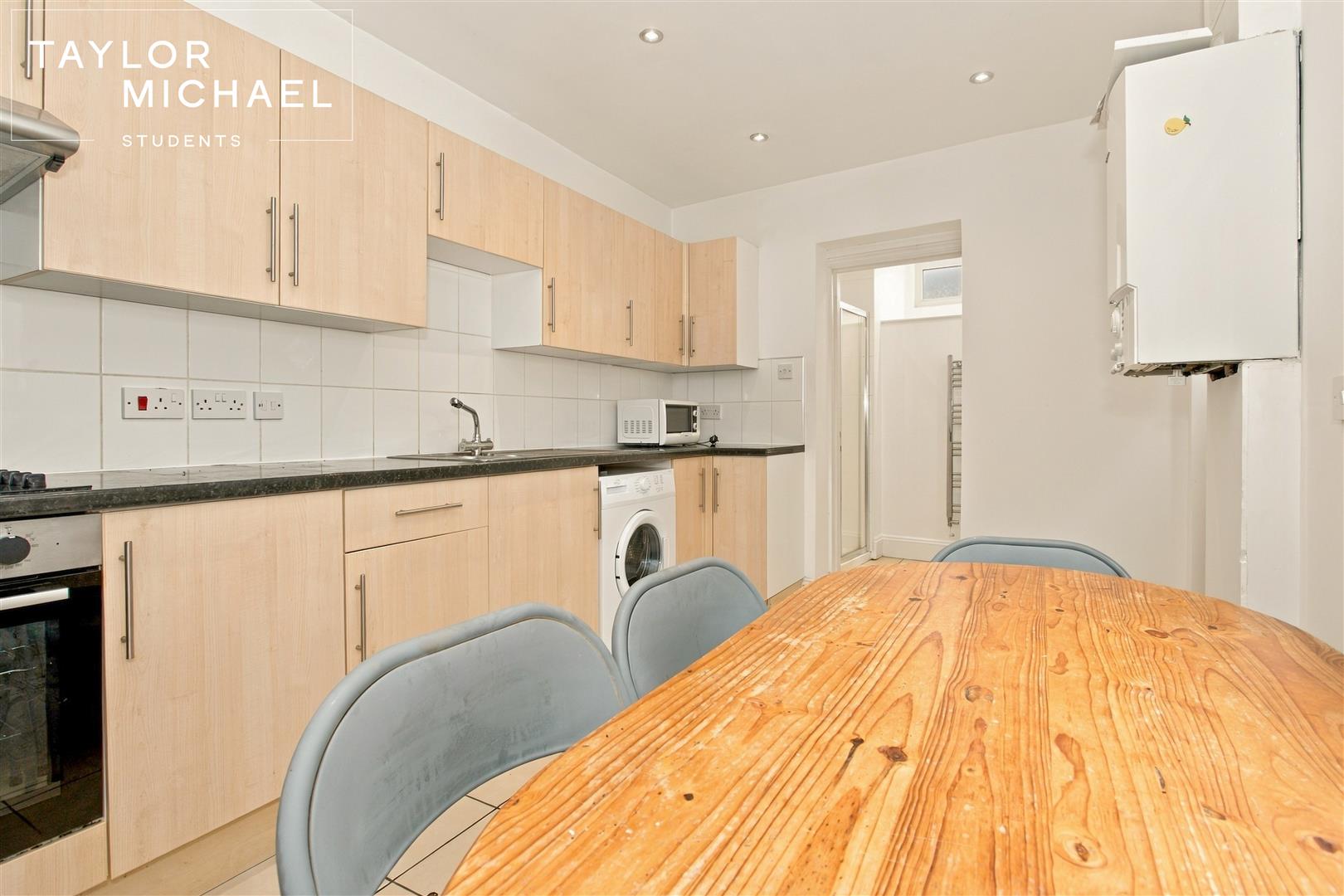 Kitchen/Dining Area
